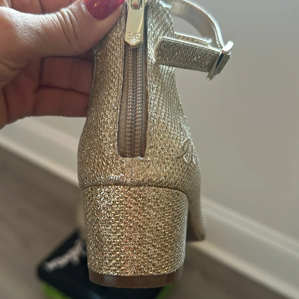 SAM EDLELMAN Evelyn Betty Gold Sparkle Strap Ankle Heels sz2